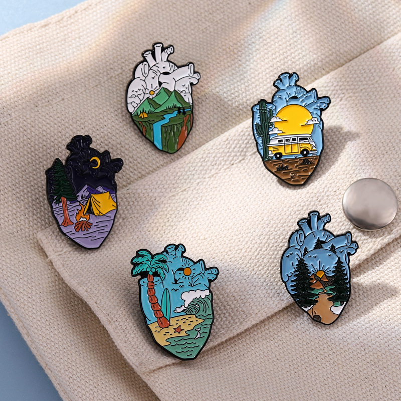 Broches en émail Cœur d'aventu - Outdoor Adventure Friends avis et prix