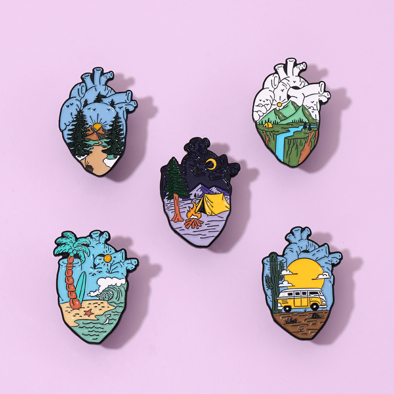 Broches en émail Cœur d'aventu - Outdoor Adventure Friends avis et prix